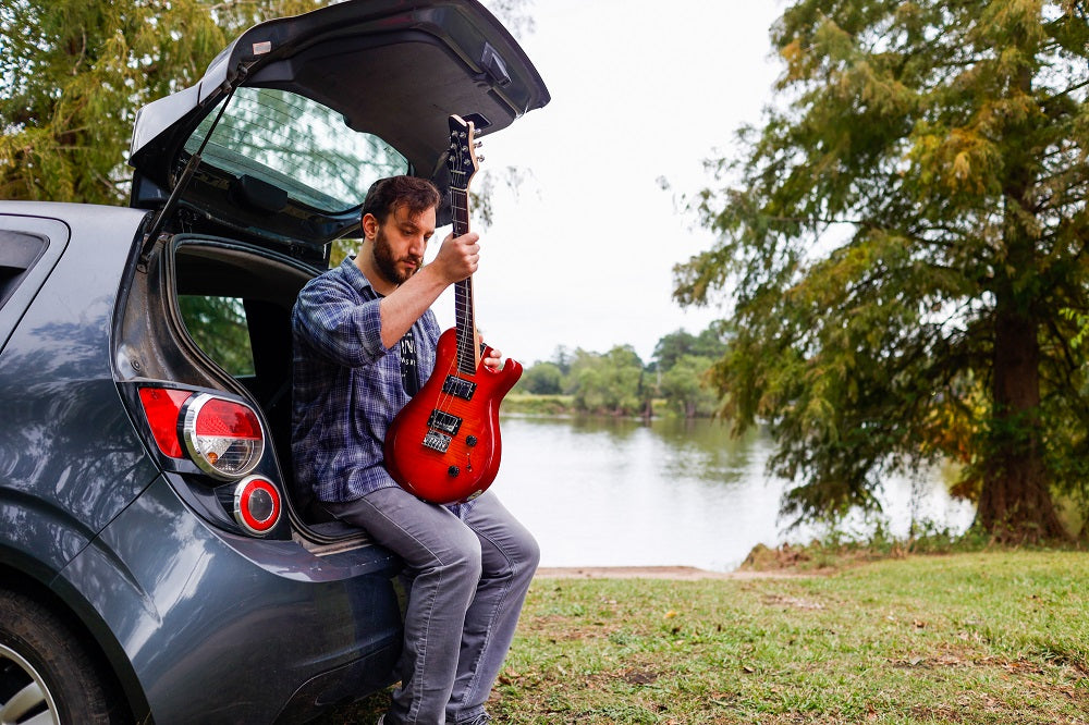 Overhead Electric Black Travel Guitar – OE990BK
